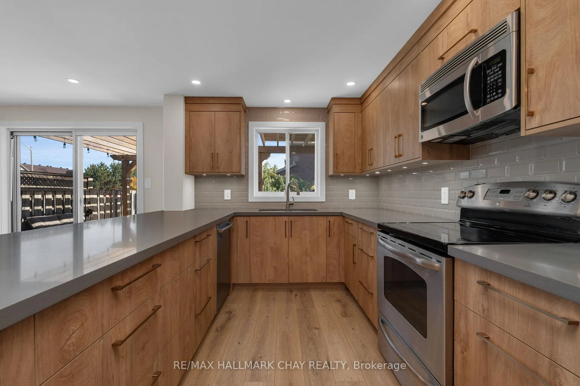 Photo 9 of 9 Caribou Court, Barrie, Holly — HOMEH