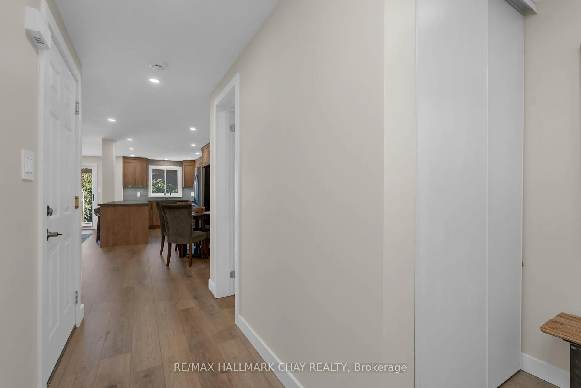 Photo 12 of 9 Caribou Court, Barrie, Holly — HOMEH