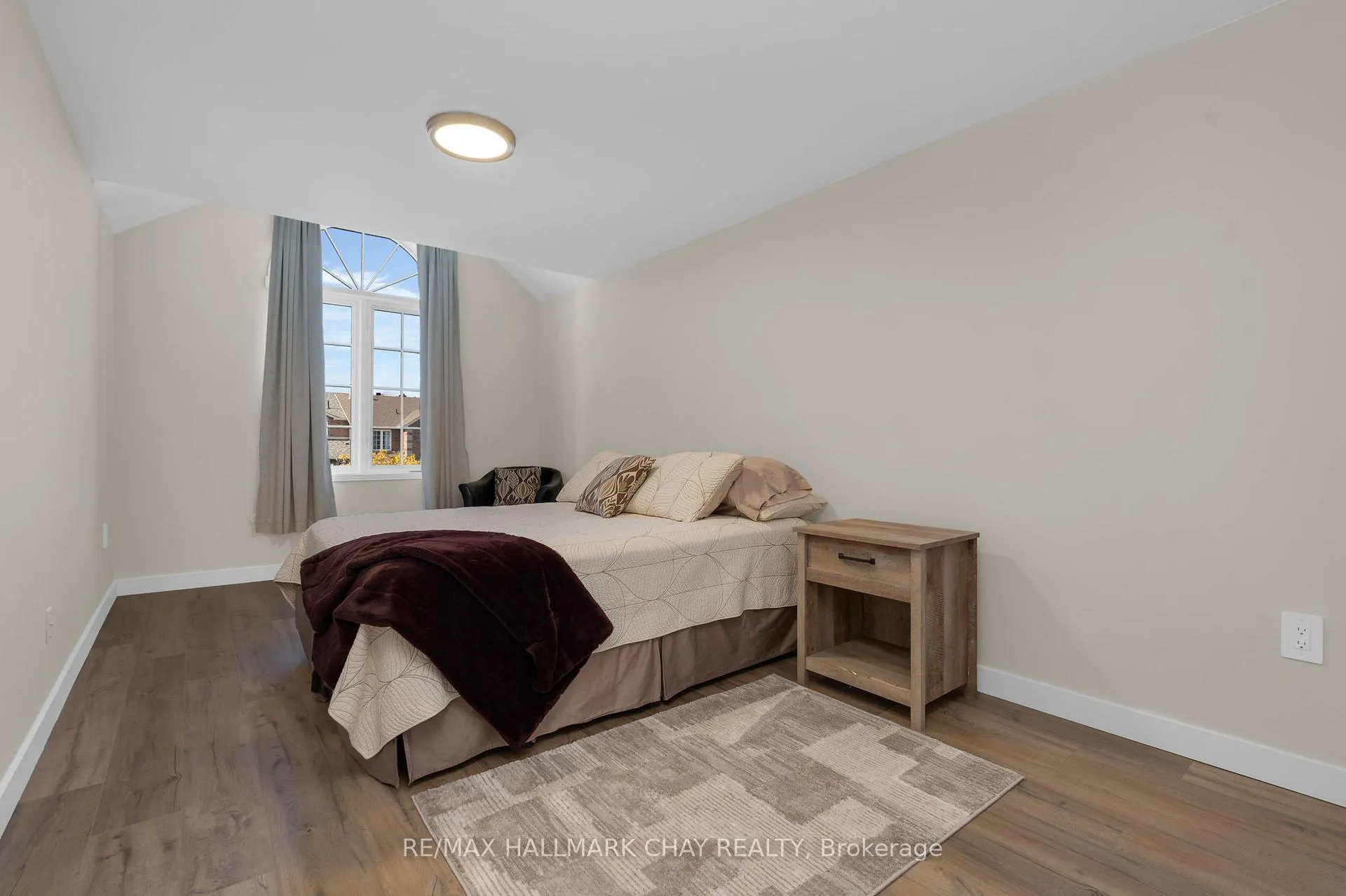 Photo 15 of 9 Caribou Court, Barrie, Holly — HOMEH