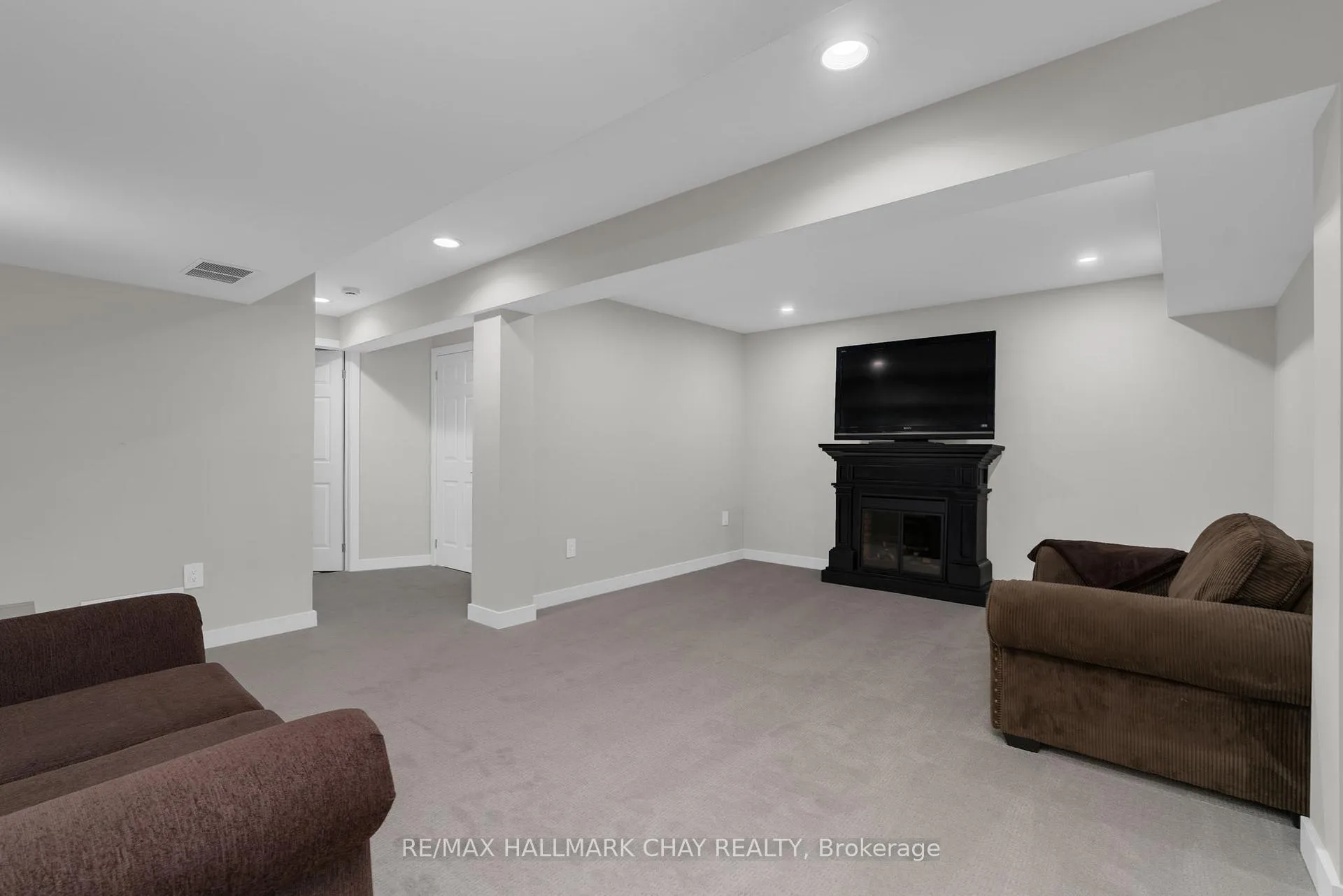 Photo 24 of 9 Caribou Court, Barrie, Holly — HOMEH