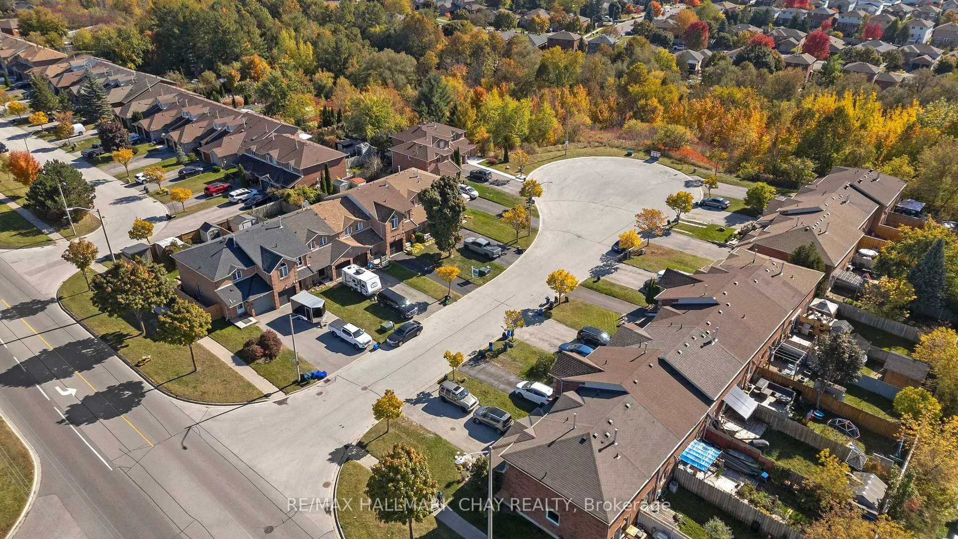 Photo 32 of 9 Caribou Court, Barrie, Holly — HOMEH