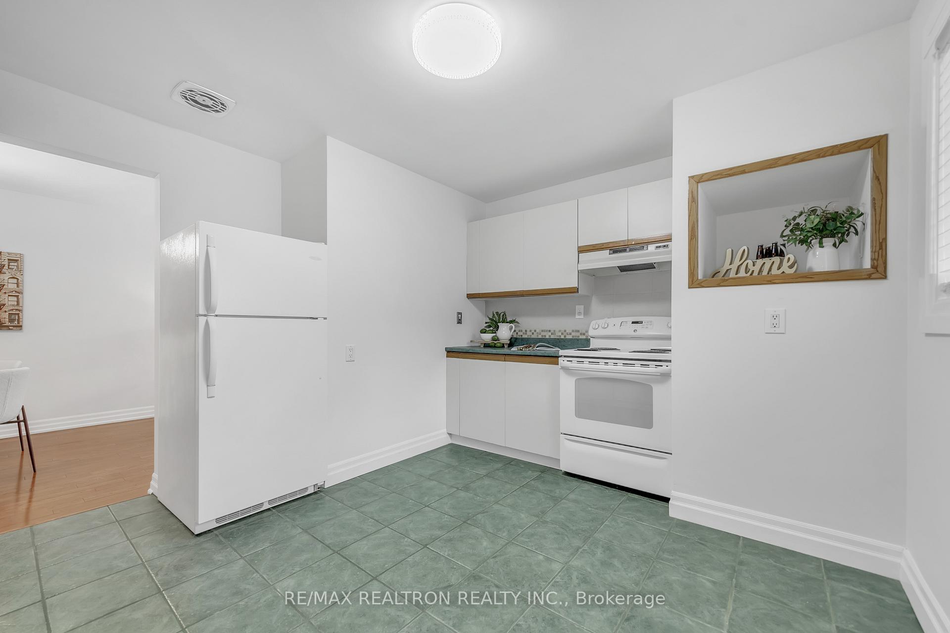 Photo 12 of 145 Willow Lane, Newmarket, Bristol-London — HOMEH
