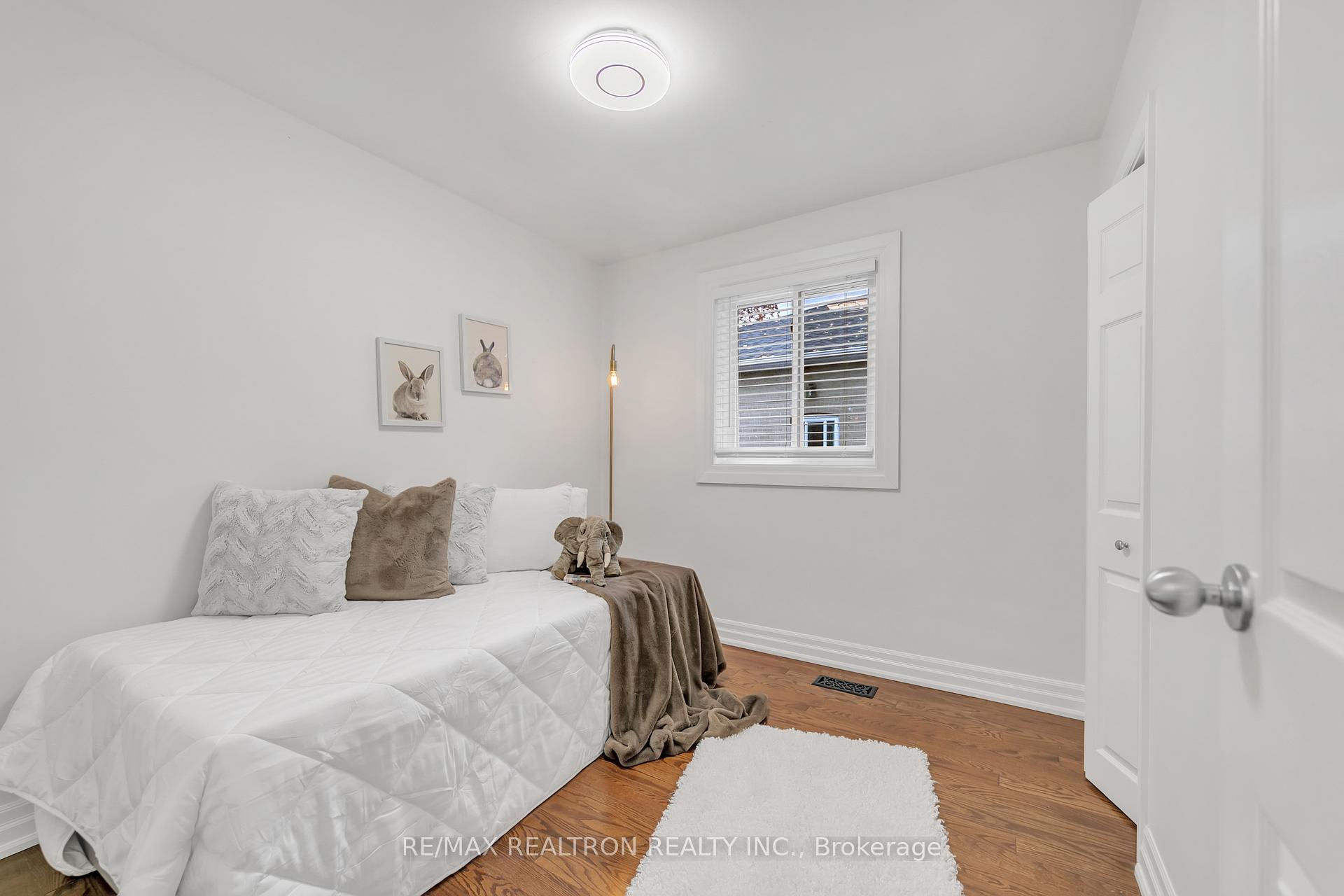 Photo 18 of 145 Willow Lane, Newmarket, Bristol-London — HOMEH