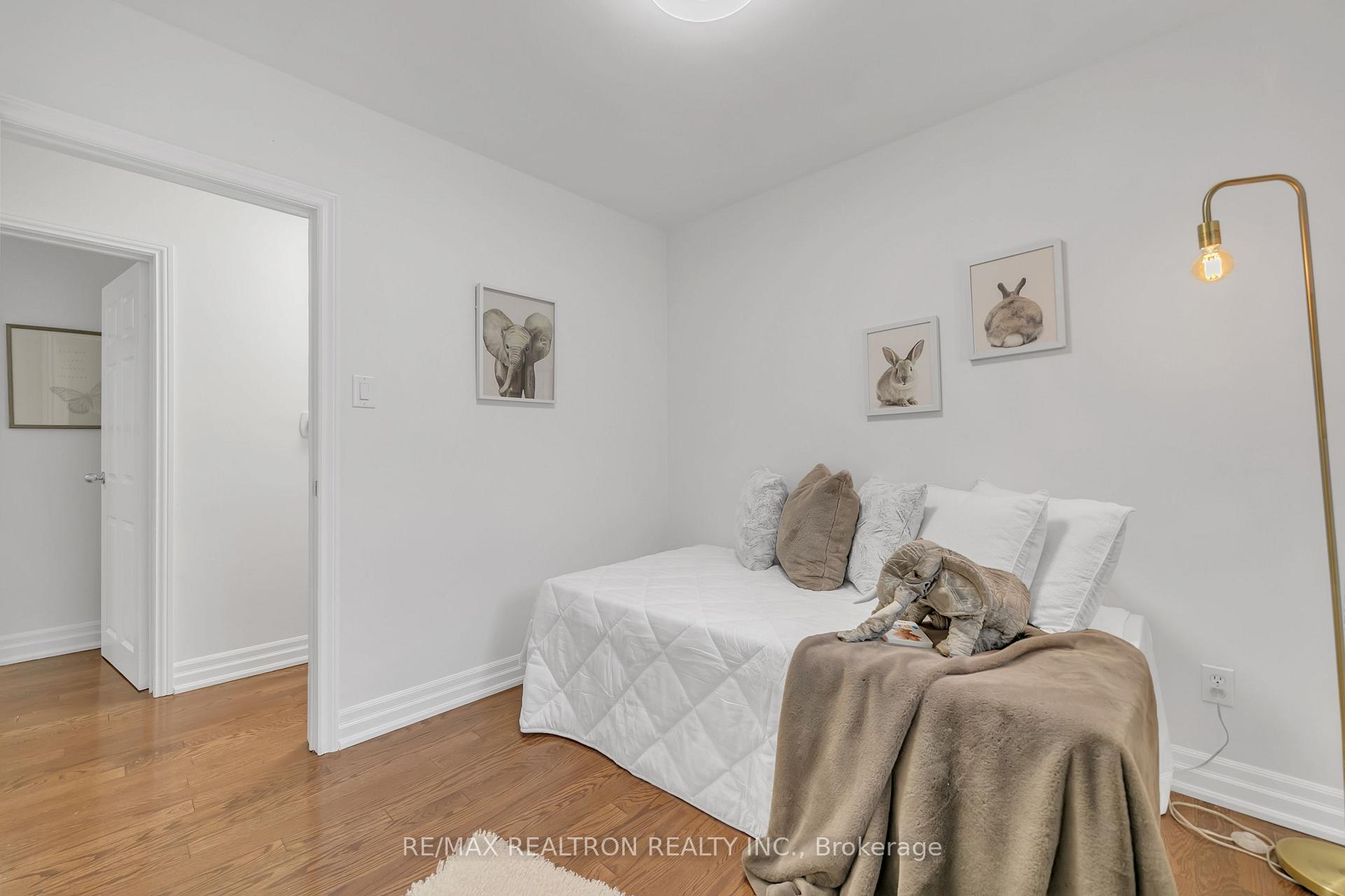 Photo 19 of 145 Willow Lane, Newmarket, Bristol-London — HOMEH