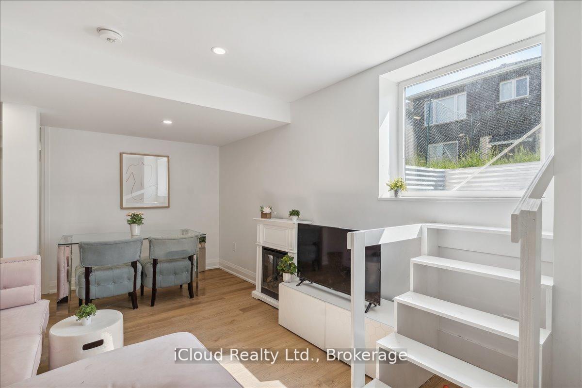 Photo 9 of 925 Hickory Crescent, Milton, Cobban — HOMEH