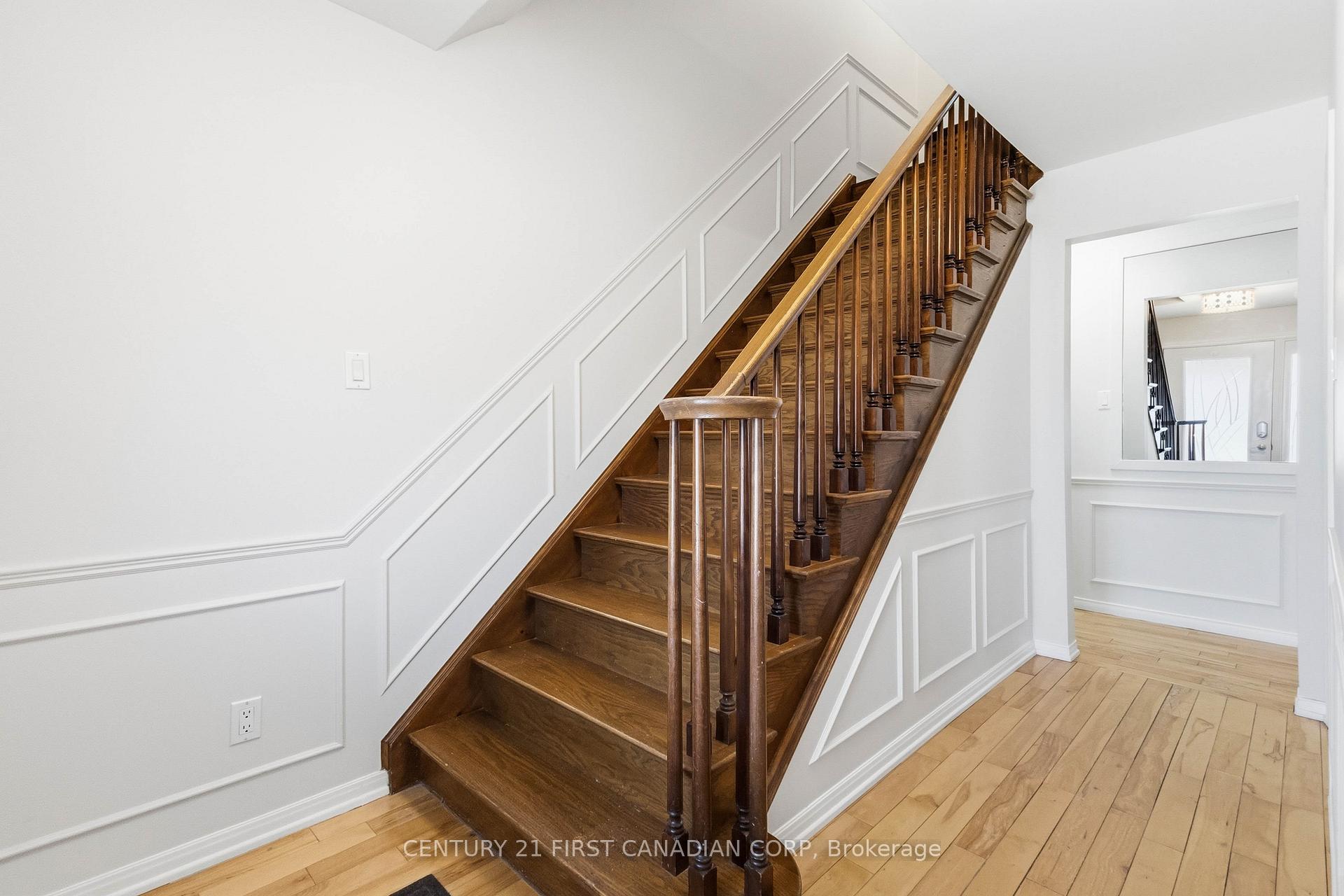 Photo 9 of 796 Viscount Road, London, South N — HOMEH