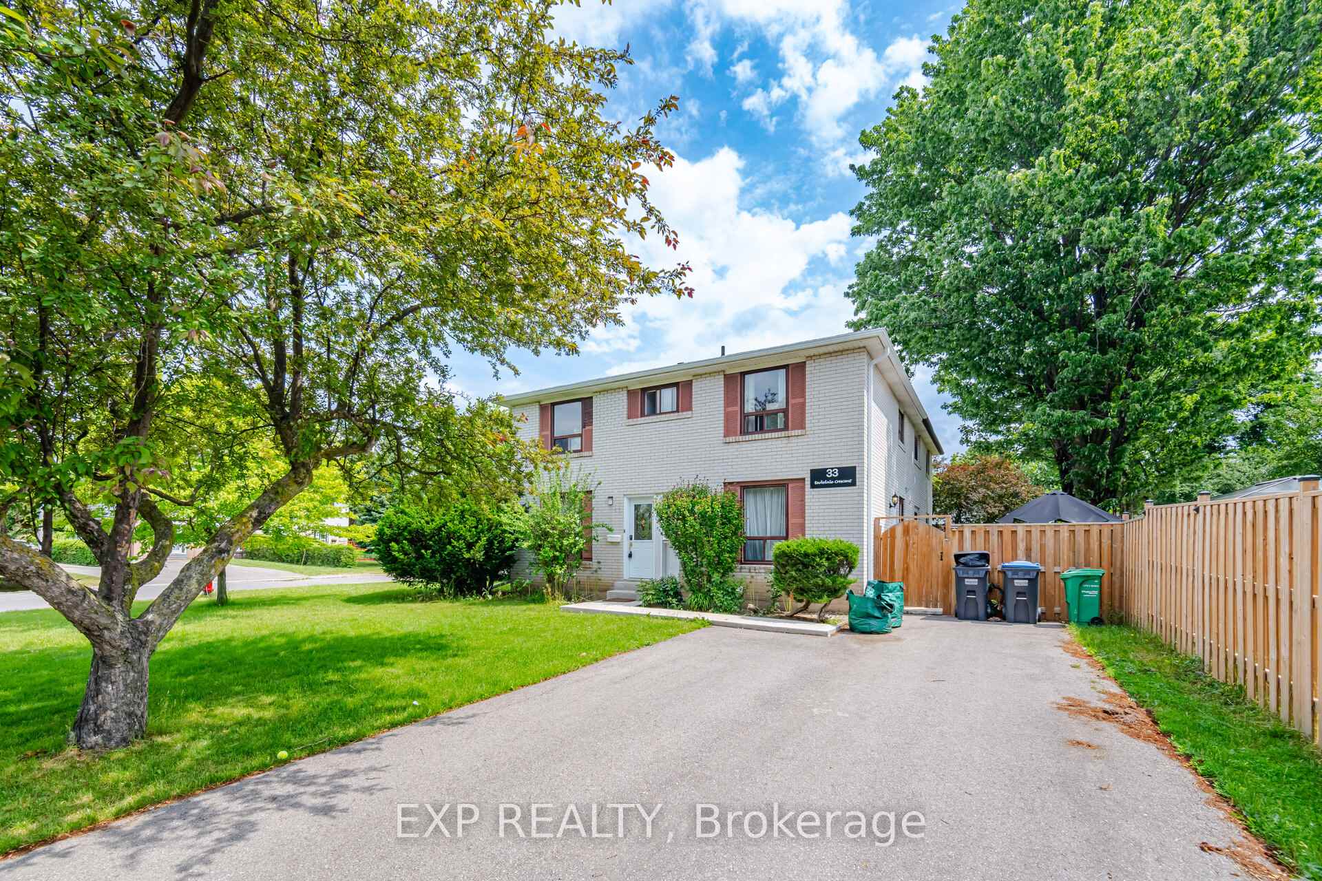 Photo 1 of 33 Earlsdale Crescent, Brampton, Southgate — HOMEH
