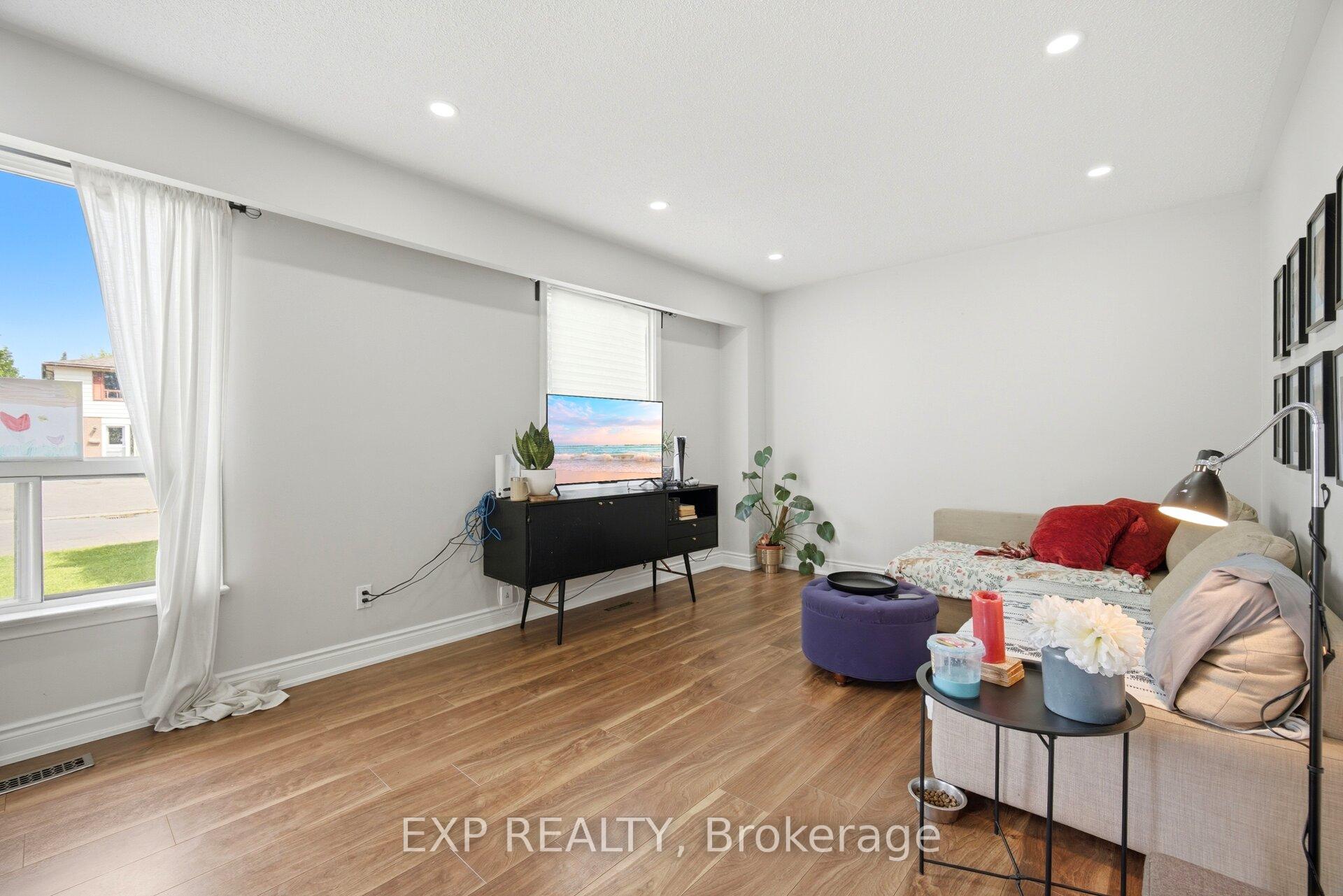 Photo 9 of 33 Earlsdale Crescent, Brampton, Southgate — HOMEH