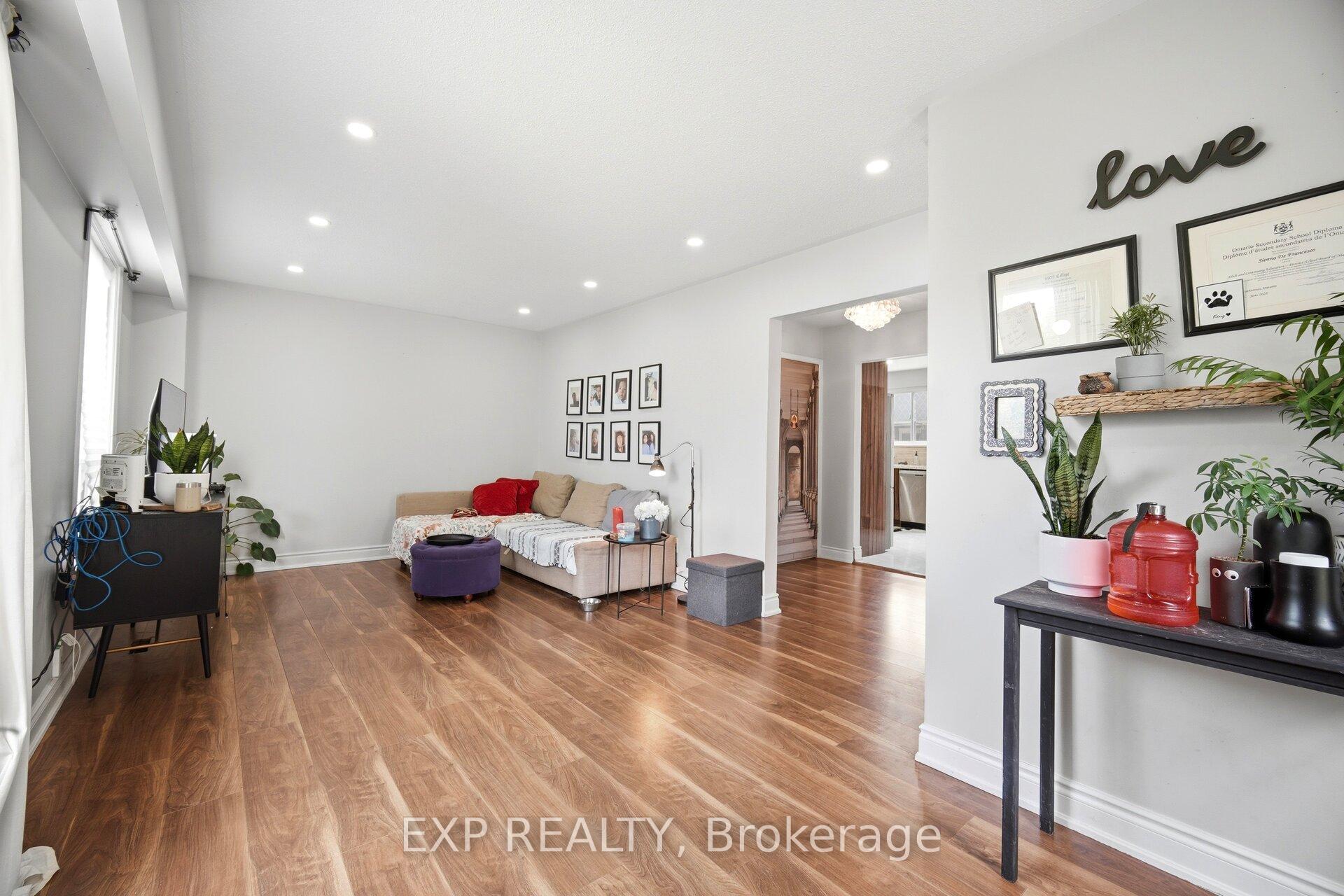 Photo 10 of 33 Earlsdale Crescent, Brampton, Southgate — HOMEH