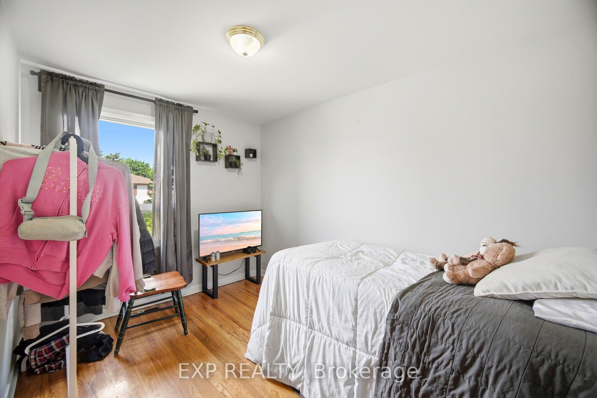 Photo 23 of 33 Earlsdale Crescent, Brampton, Southgate — HOMEH