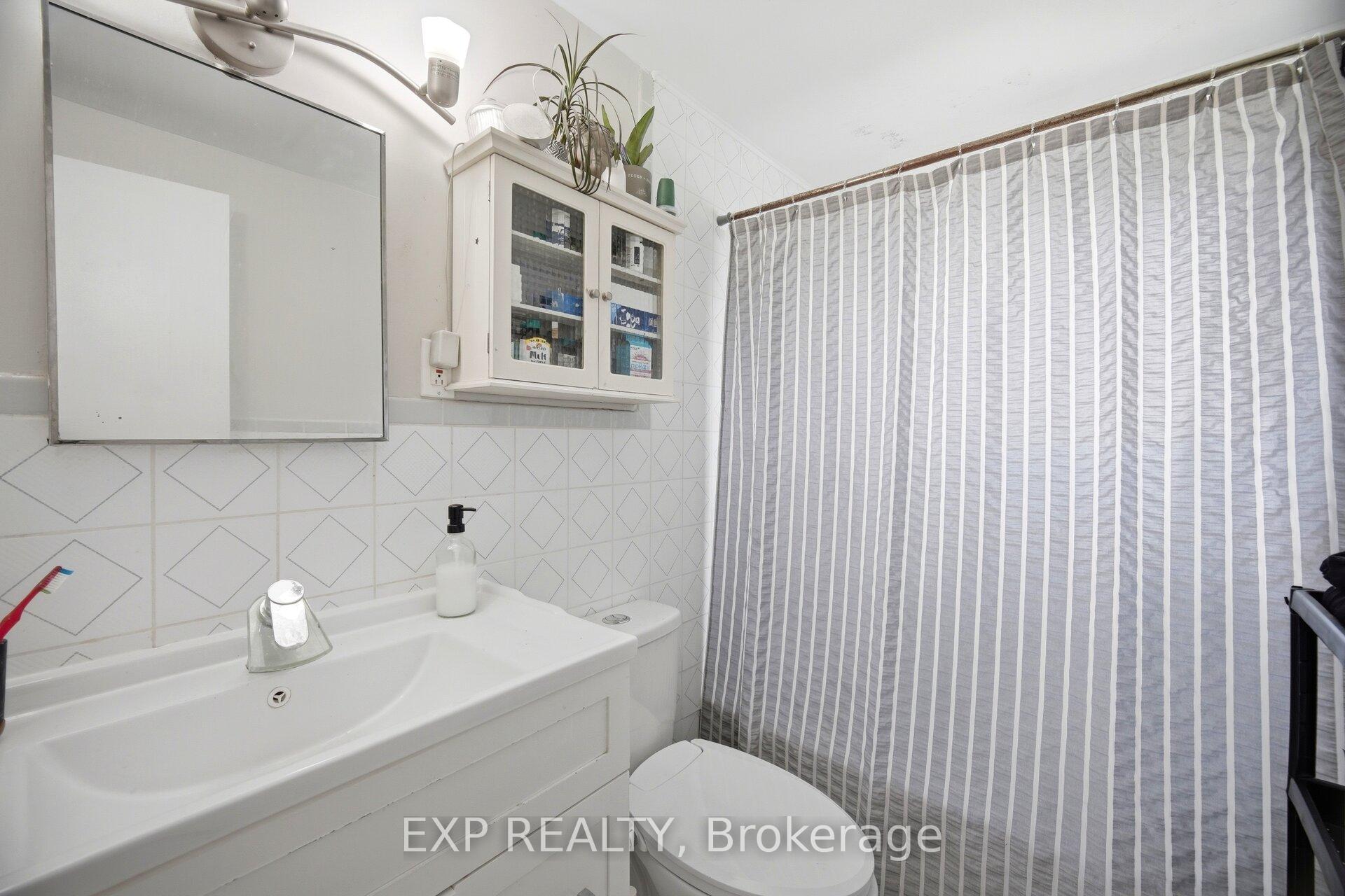 Photo 24 of 33 Earlsdale Crescent, Brampton, Southgate — HOMEH