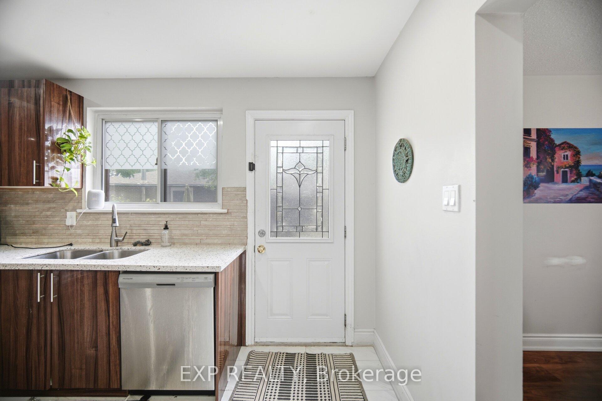Photo 31 of 33 Earlsdale Crescent, Brampton, Southgate — HOMEH