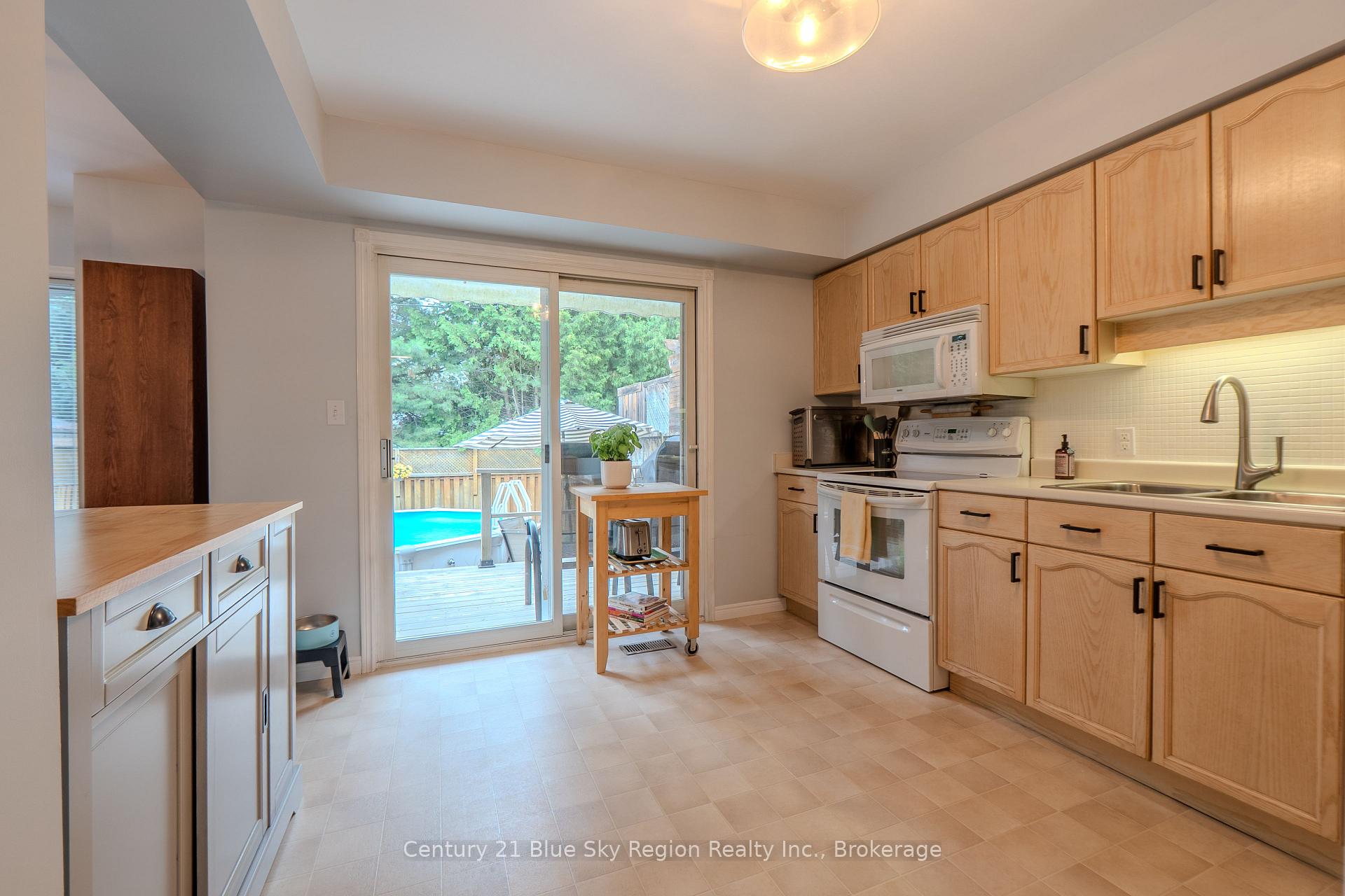 Photo 14 of 661 Tackaberry Drive, North Bay, West End — HOMEH