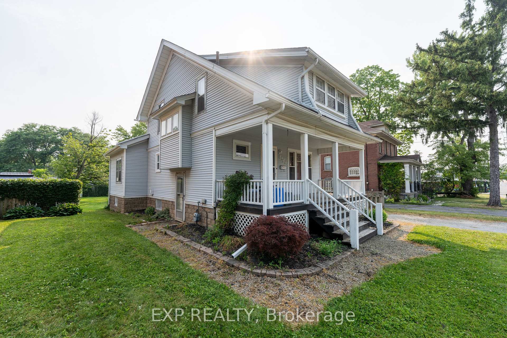 Photo 2 of 8289 Willoughby Drive, Niagara Falls, Chippawa — HOMEH