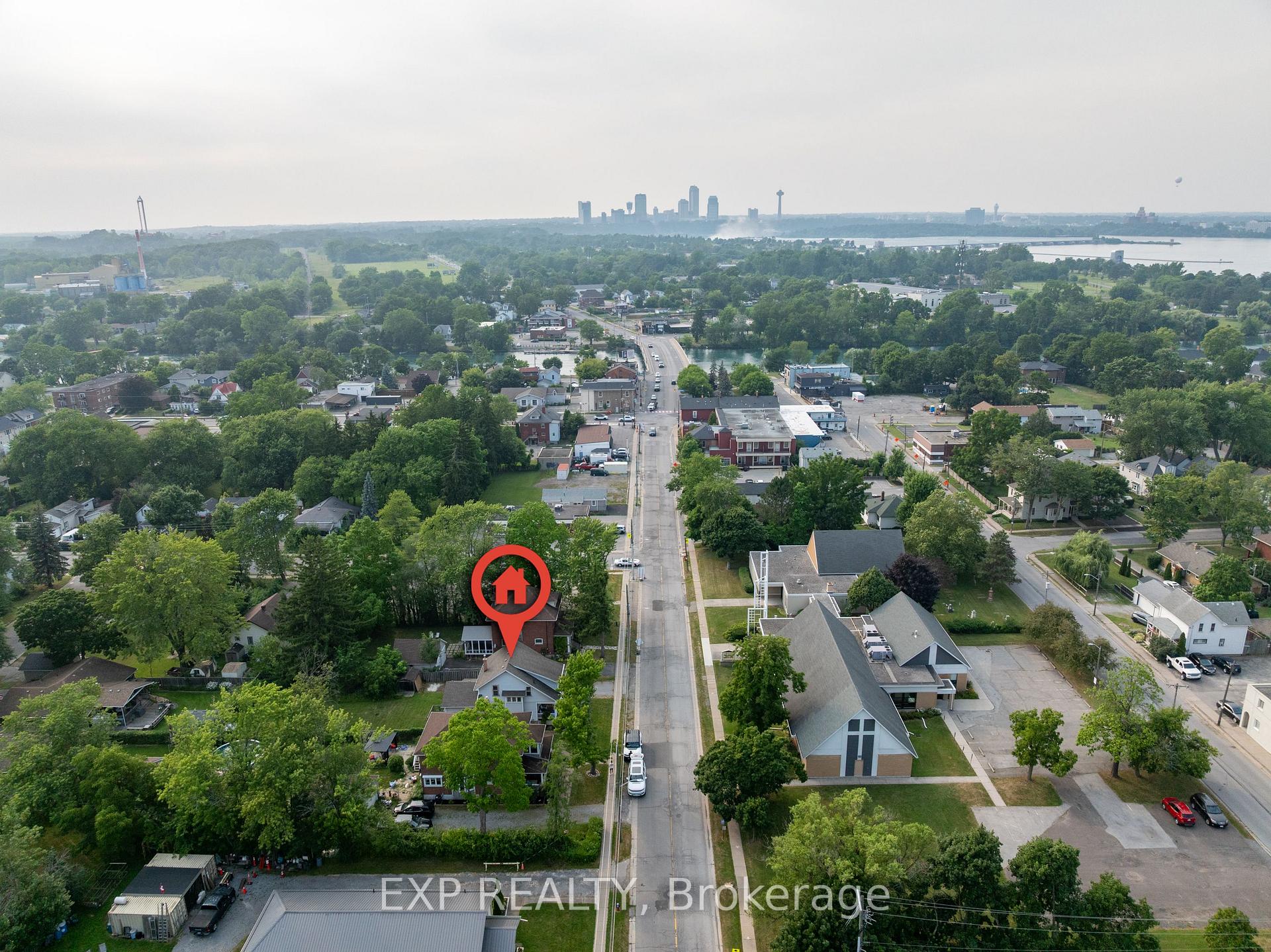 Photo 3 of 8289 Willoughby Drive, Niagara Falls, Chippawa — HOMEH