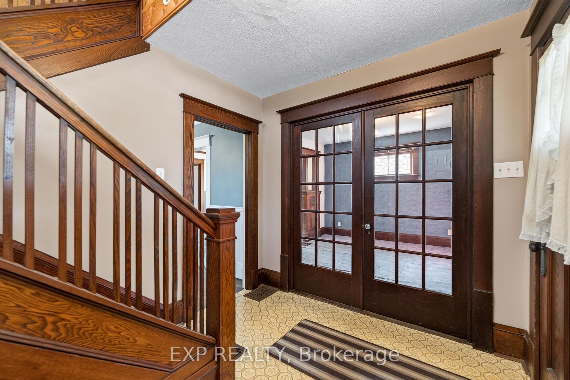 Photo 9 of 8289 Willoughby Drive, Niagara Falls, Chippawa — HOMEH