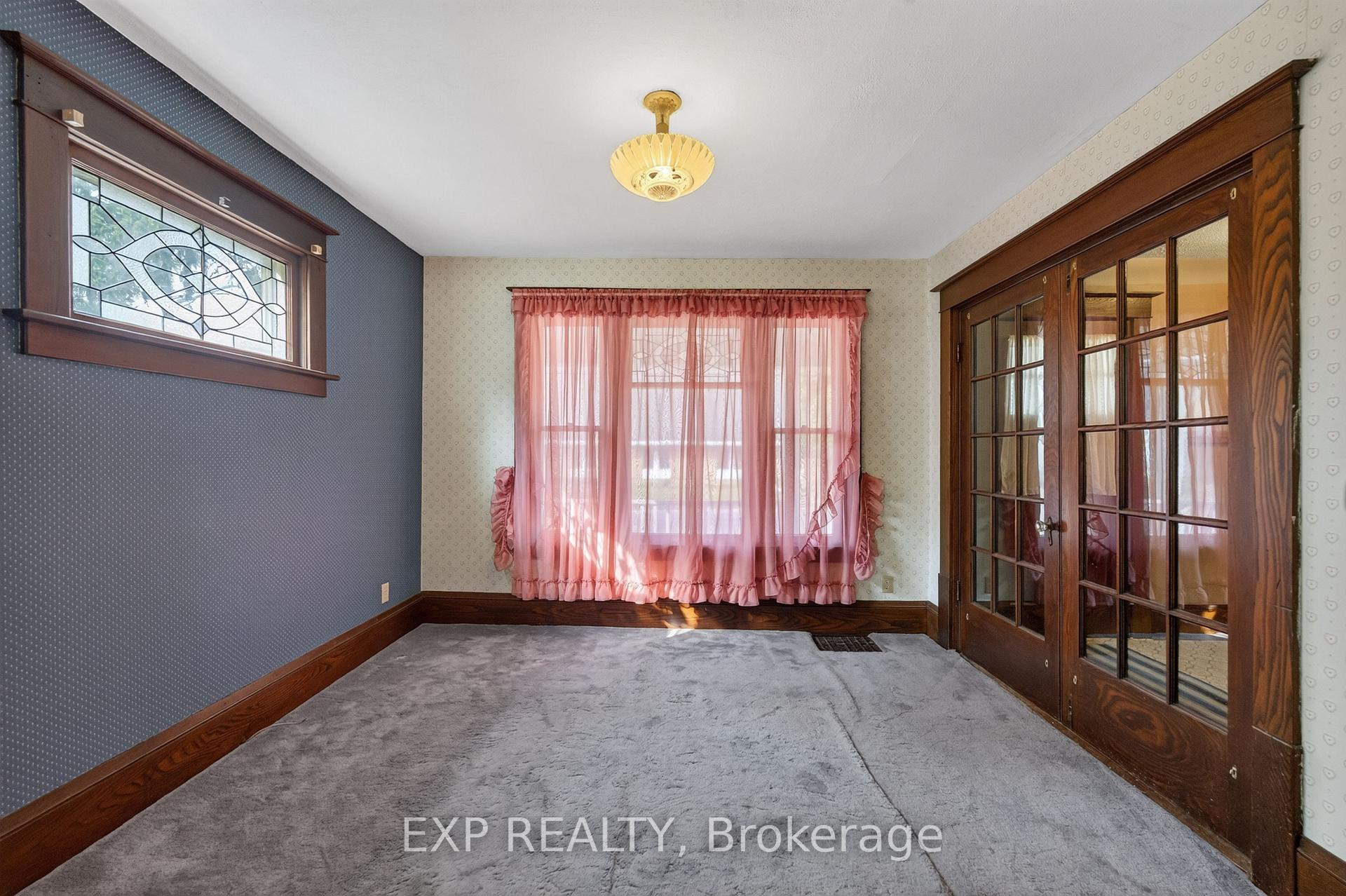 Photo 10 of 8289 Willoughby Drive, Niagara Falls, Chippawa — HOMEH