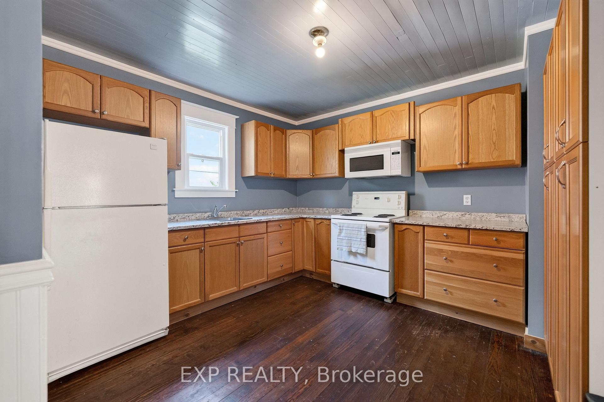 Photo 13 of 8289 Willoughby Drive, Niagara Falls, Chippawa — HOMEH