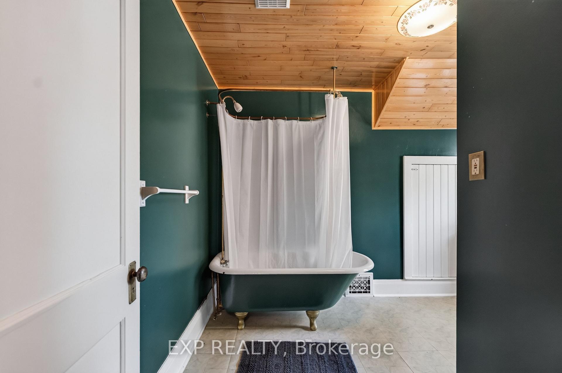Photo 28 of 8289 Willoughby Drive, Niagara Falls, Chippawa — HOMEH