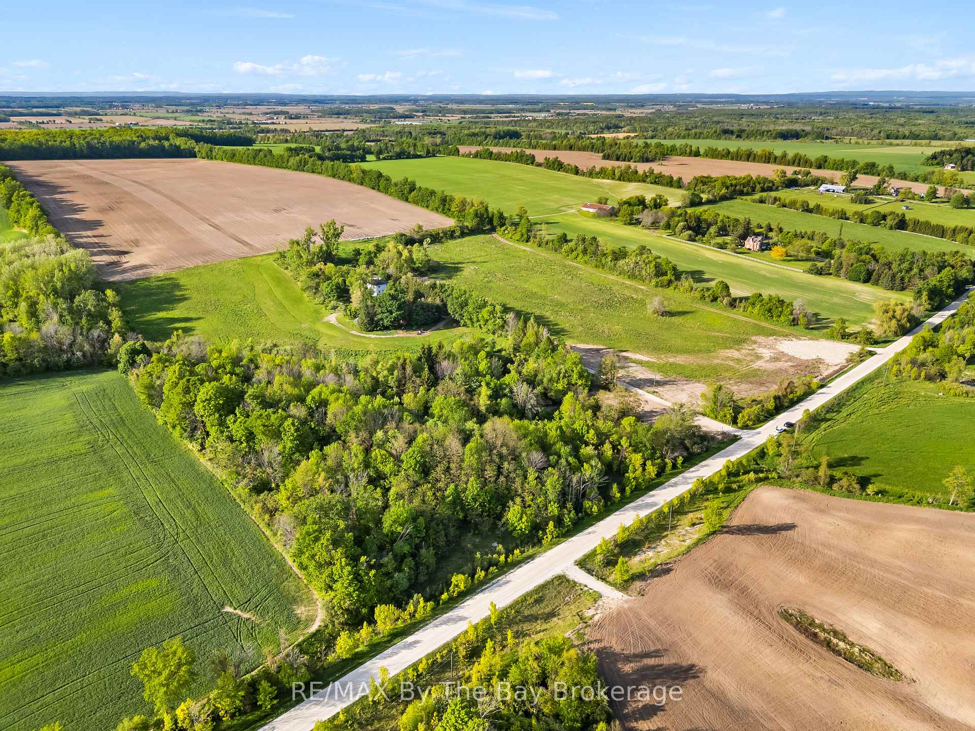 Photo 4 of 6358 Sunnidale Concession 5 Road, Clearview, Rural Clearview — HOMEH