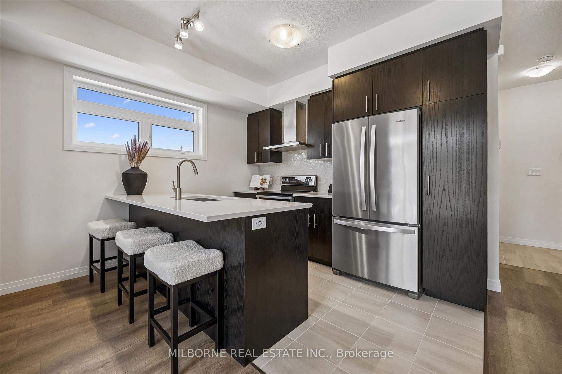 Photo 3 of 36 Thatcher Drive, Guelph, Kortright East — HOMEH