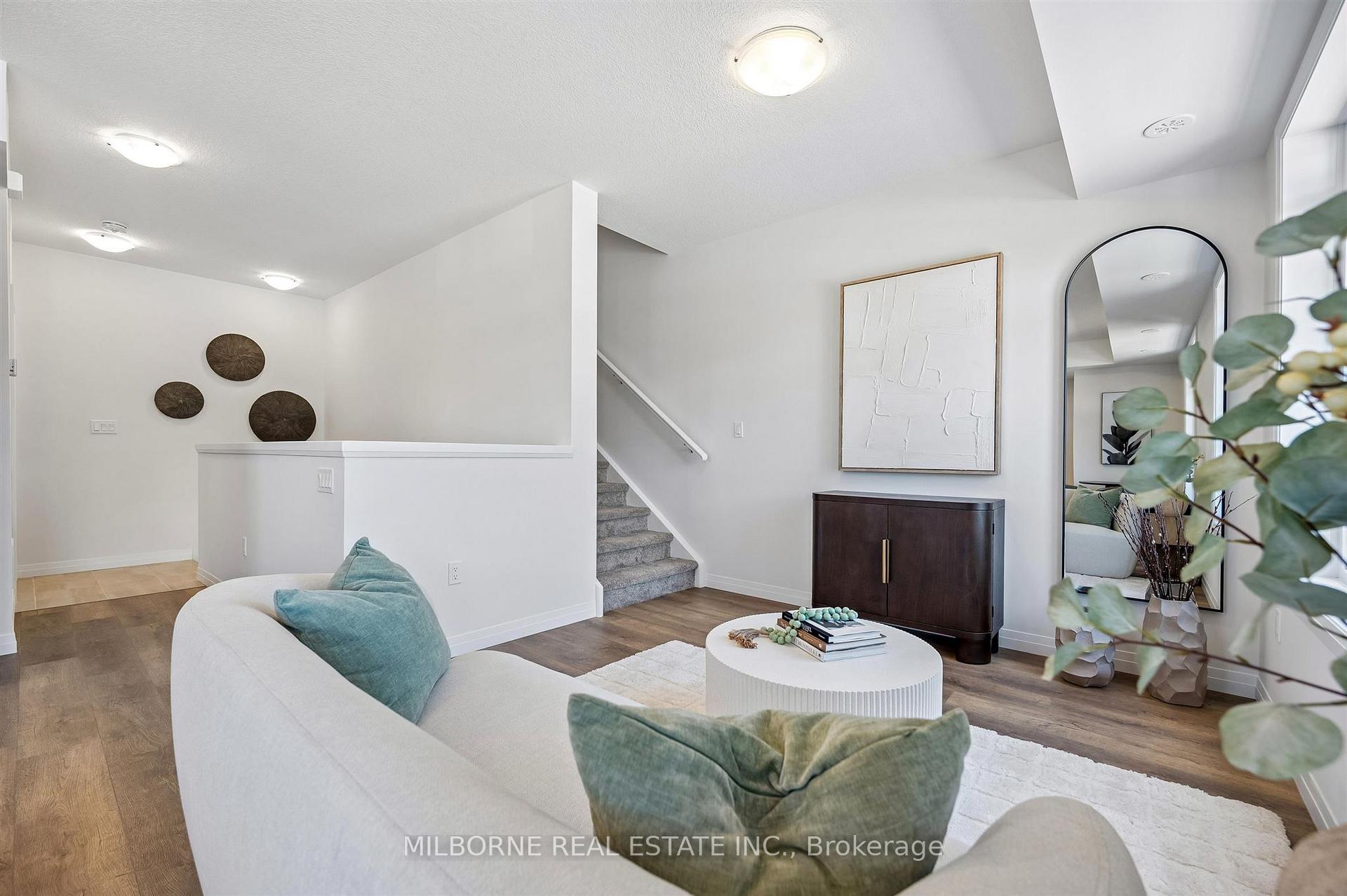 Photo 5 of 36 Thatcher Drive, Guelph, Kortright East — HOMEH