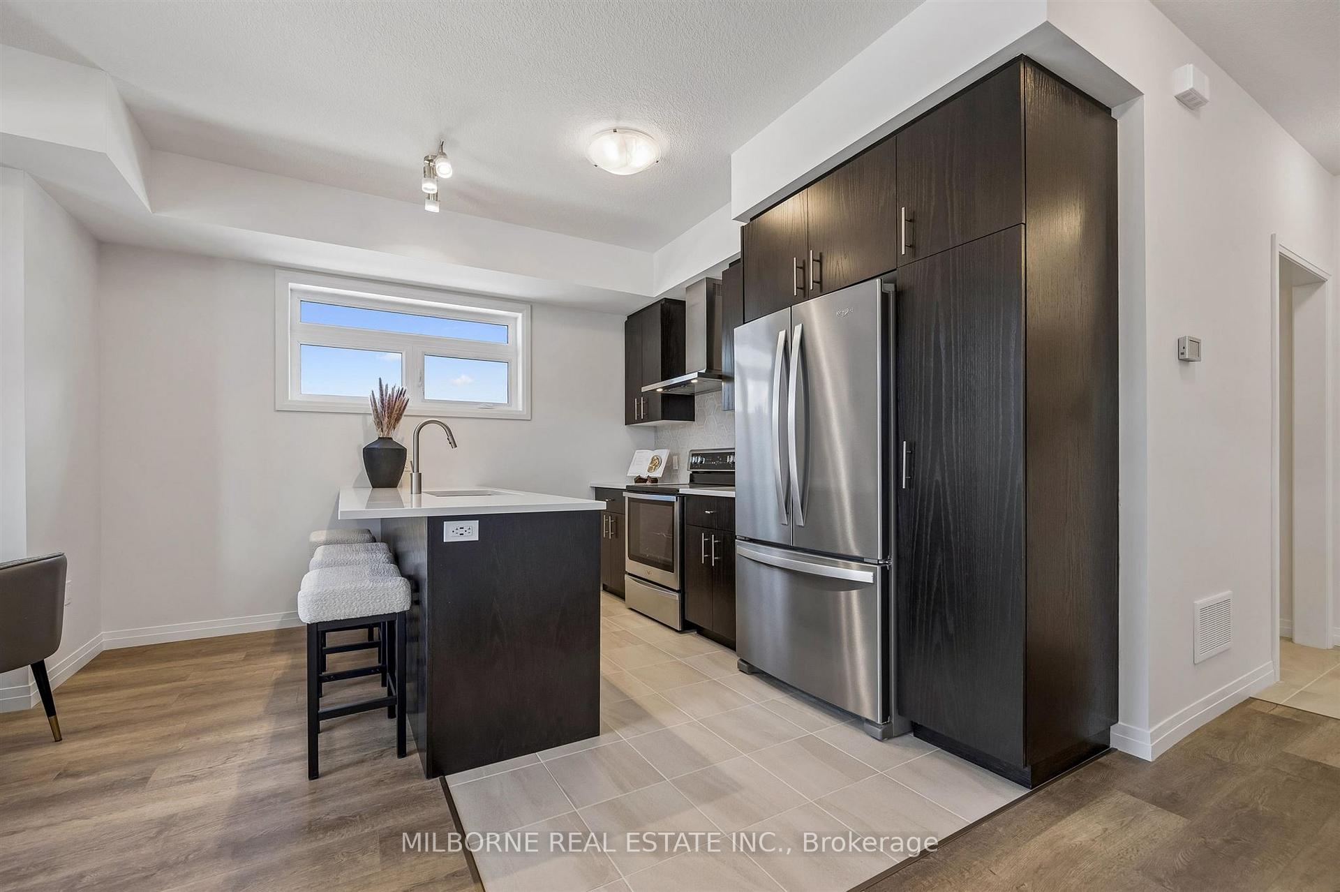 Photo 11 of 36 Thatcher Drive, Guelph, Kortright East — HOMEH