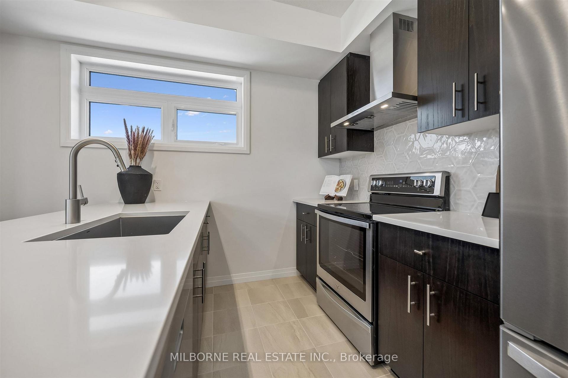 Photo 12 of 36 Thatcher Drive, Guelph, Kortright East — HOMEH