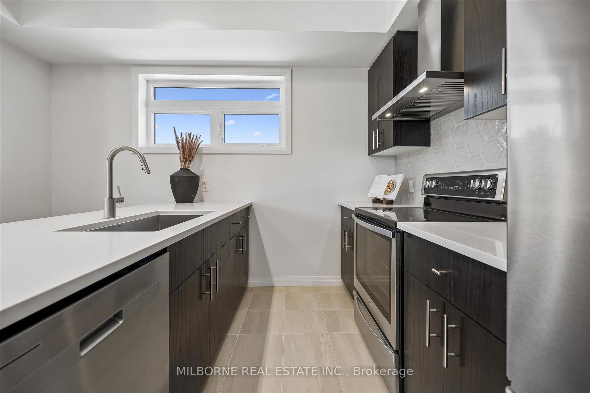 Photo 13 of 36 Thatcher Drive, Guelph, Kortright East — HOMEH