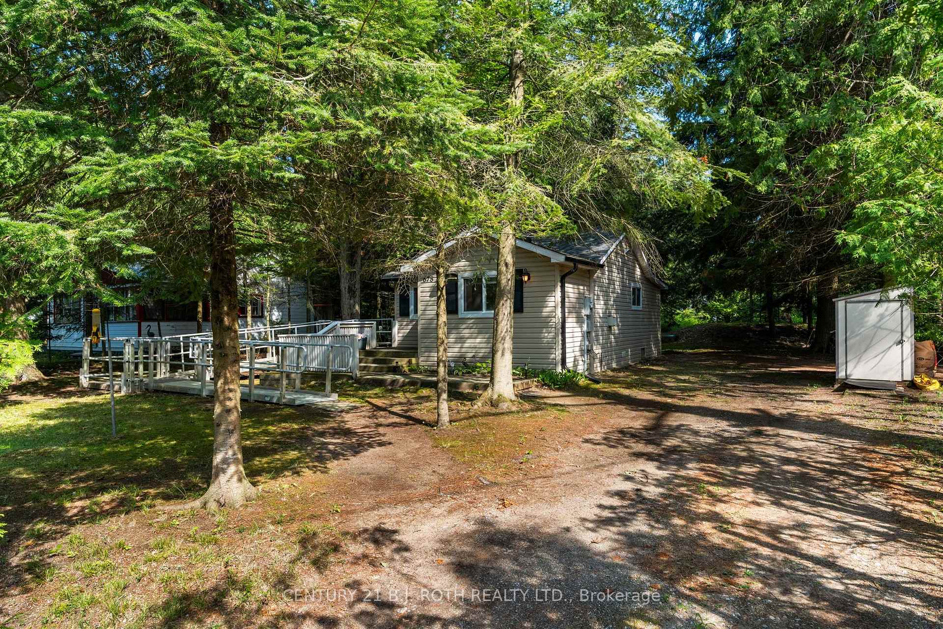 Photo 2 of 678 Pinegrove Avenue, Innisfil, Rural Innisfil — HOMEH