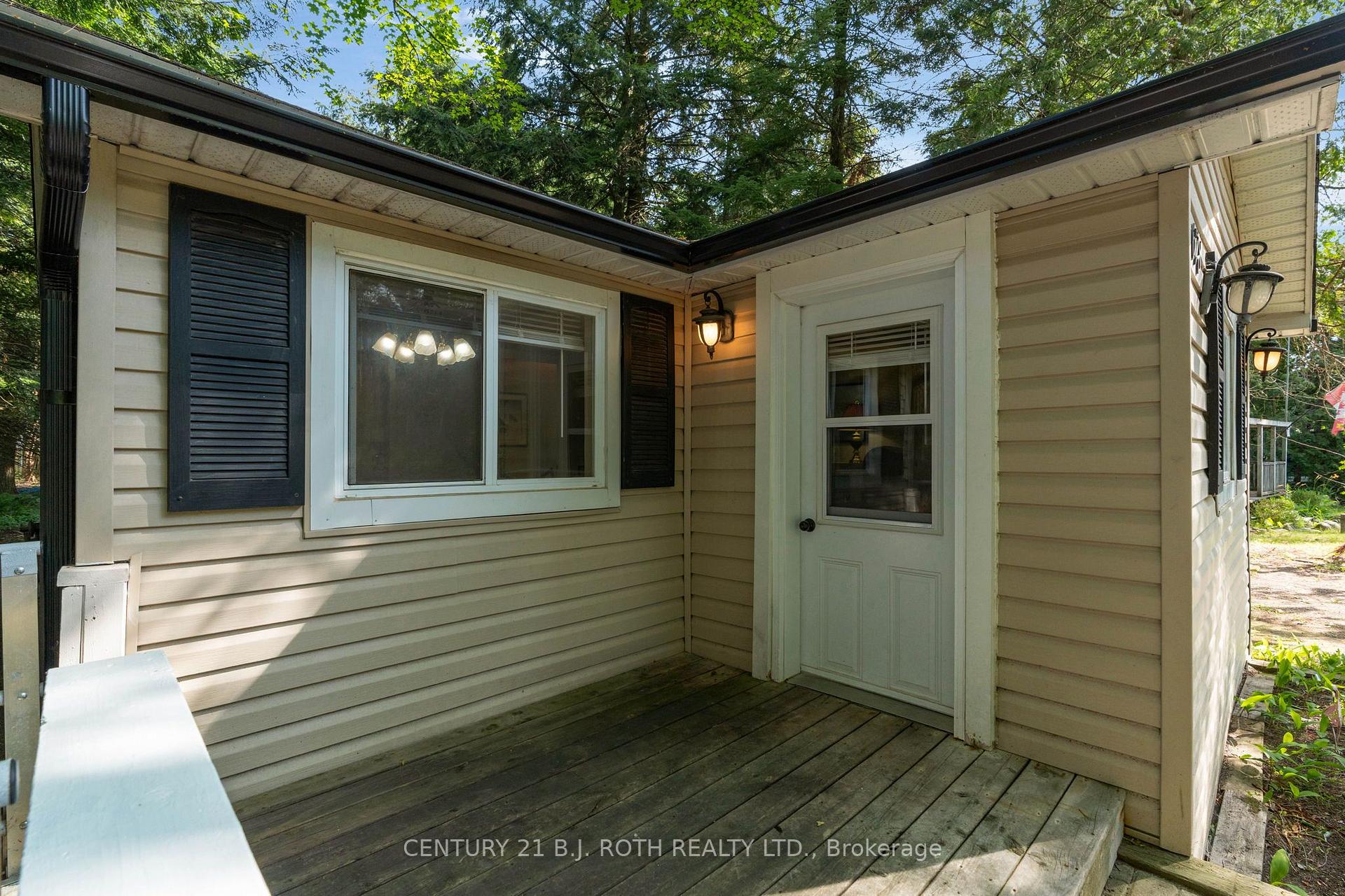 Photo 4 of 678 Pinegrove Avenue, Innisfil, Rural Innisfil — HOMEH