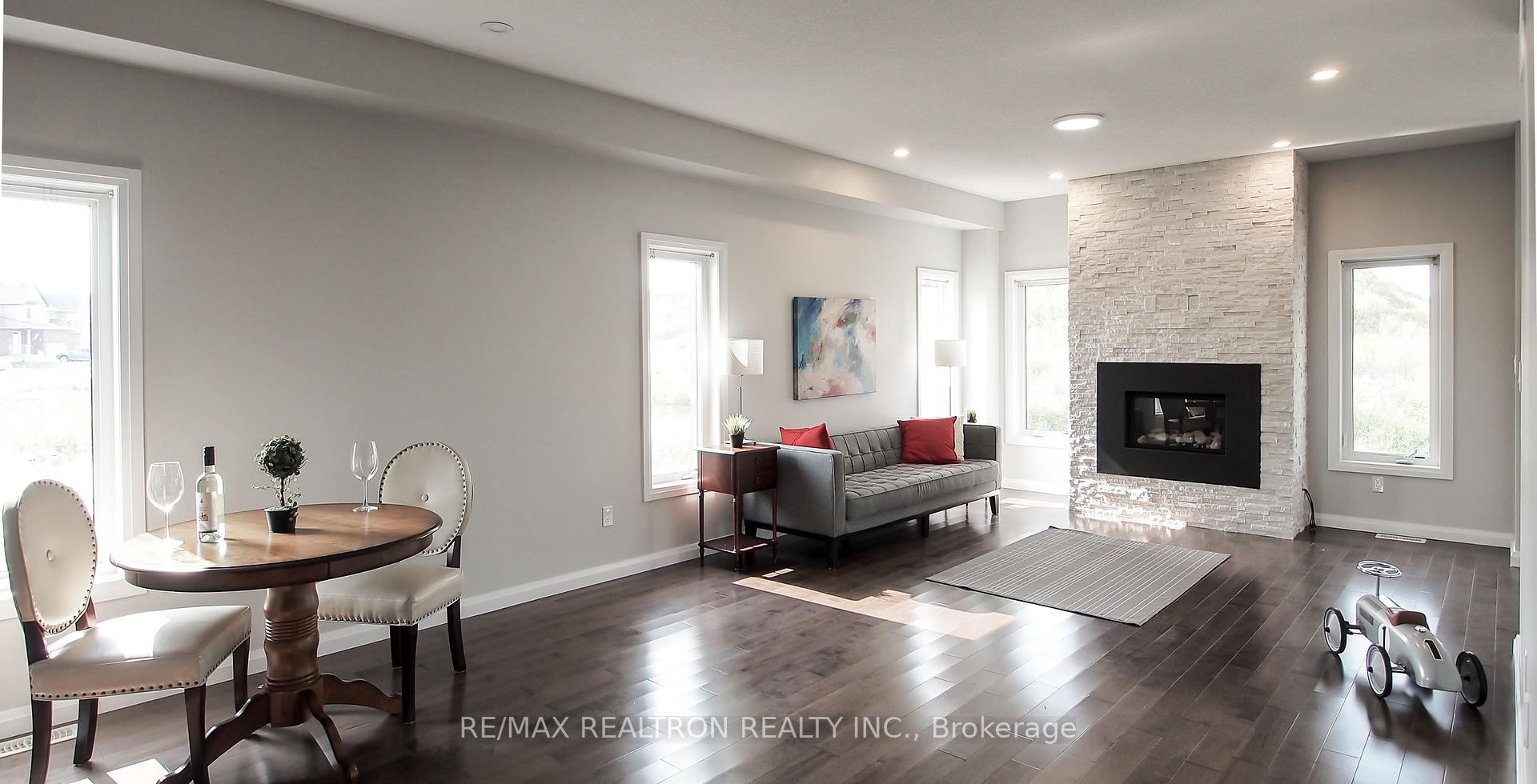 Photo 5 of 537 Sundew Drive, Waterloo, Columbia Forest/Clair Hills — HOMEH