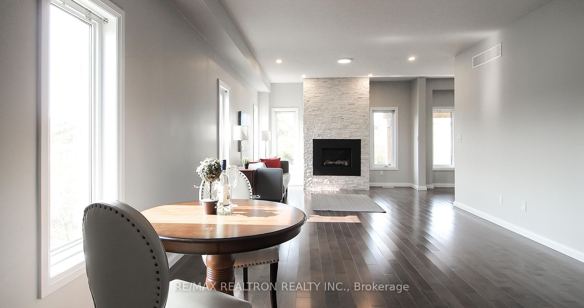 Photo 7 of 537 Sundew Drive, Waterloo, Columbia Forest/Clair Hills — HOMEH