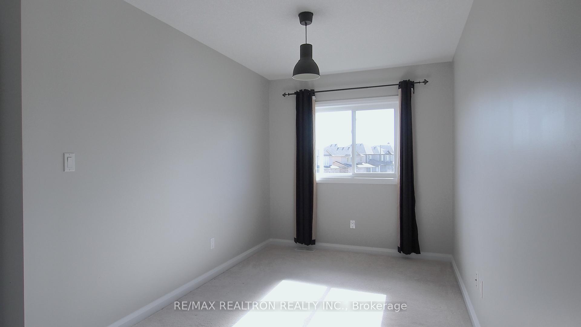 Photo 23 of 537 Sundew Drive, Waterloo, Columbia Forest/Clair Hills — HOMEH