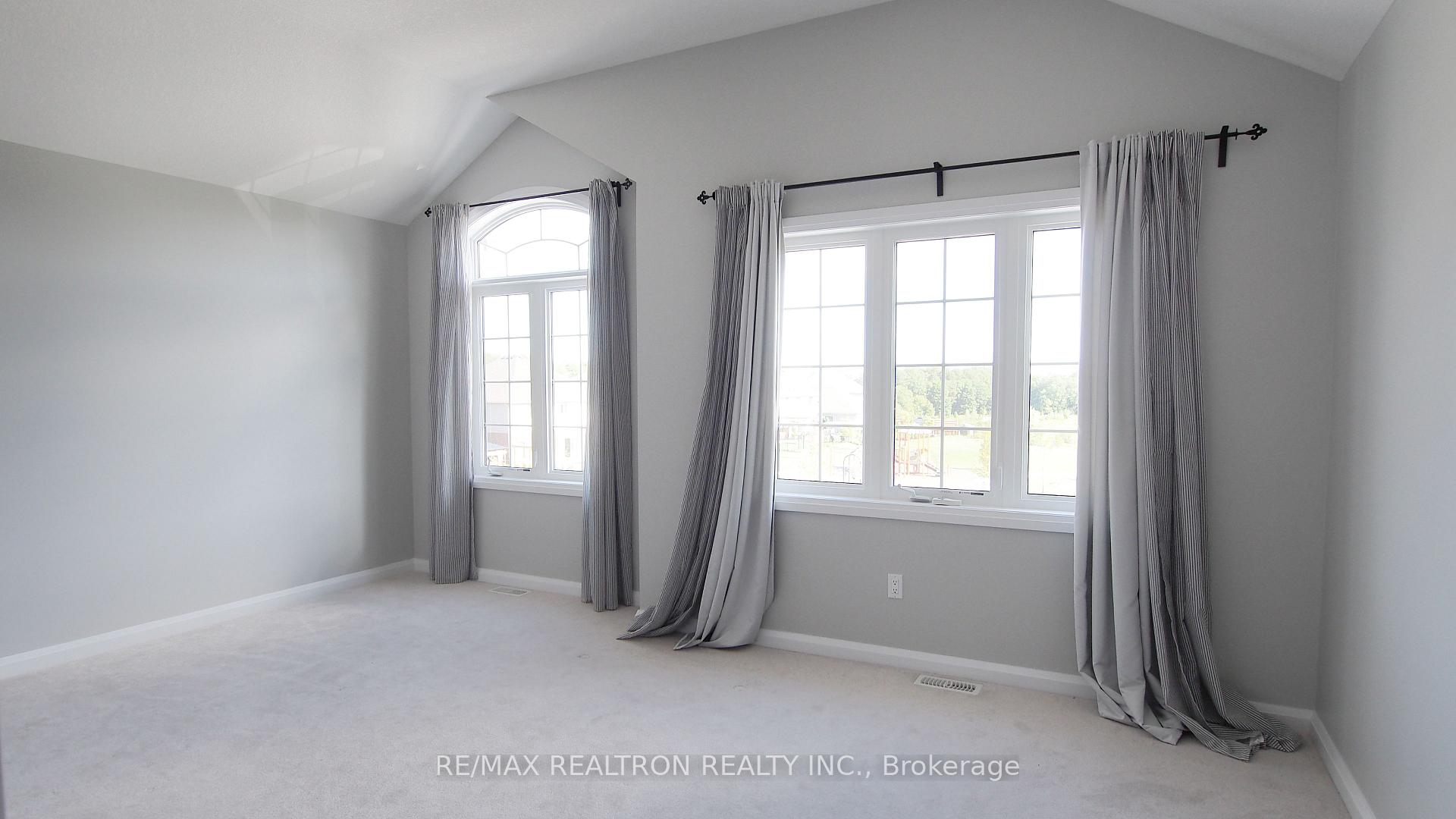 Photo 29 of 537 Sundew Drive, Waterloo, Columbia Forest/Clair Hills — HOMEH