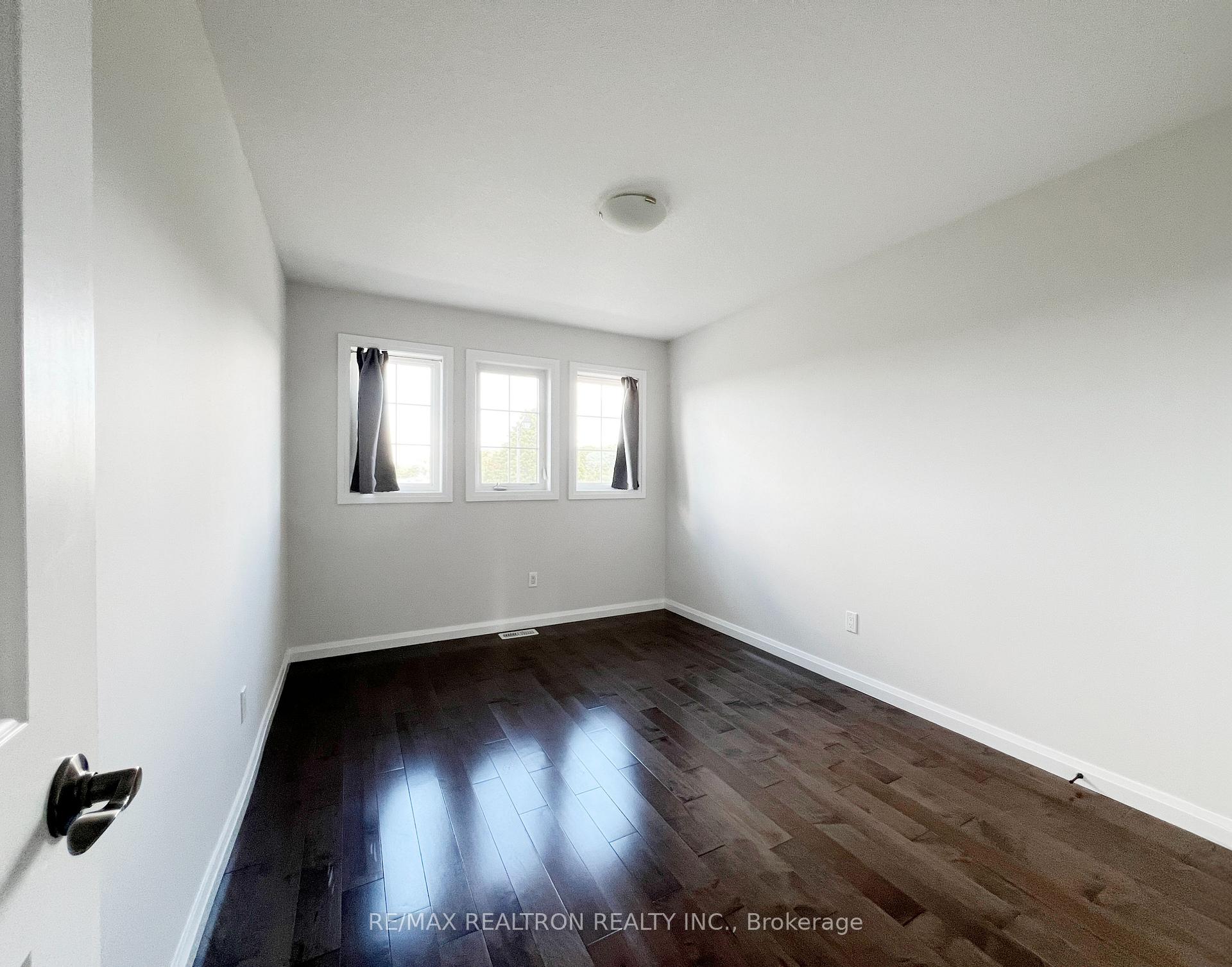 Photo 31 of 537 Sundew Drive, Waterloo, Columbia Forest/Clair Hills — HOMEH