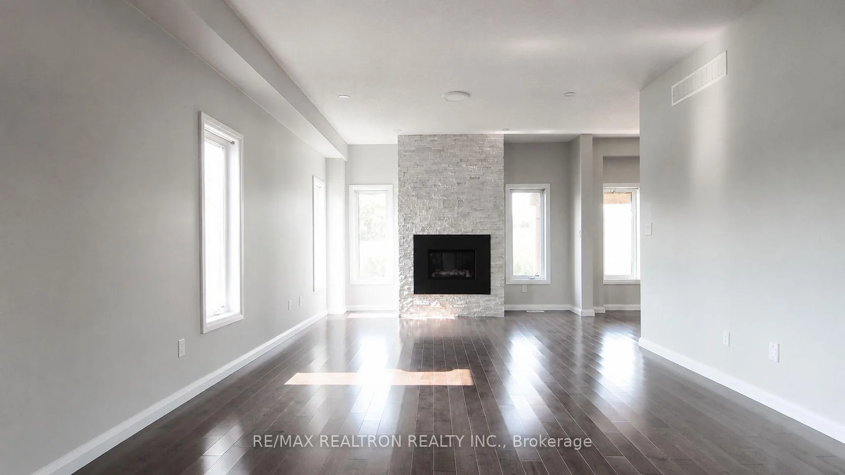 Photo 12 of 537 Sundew Drive, Waterloo, Columbia Forest/Clair Hills — HOMEH
