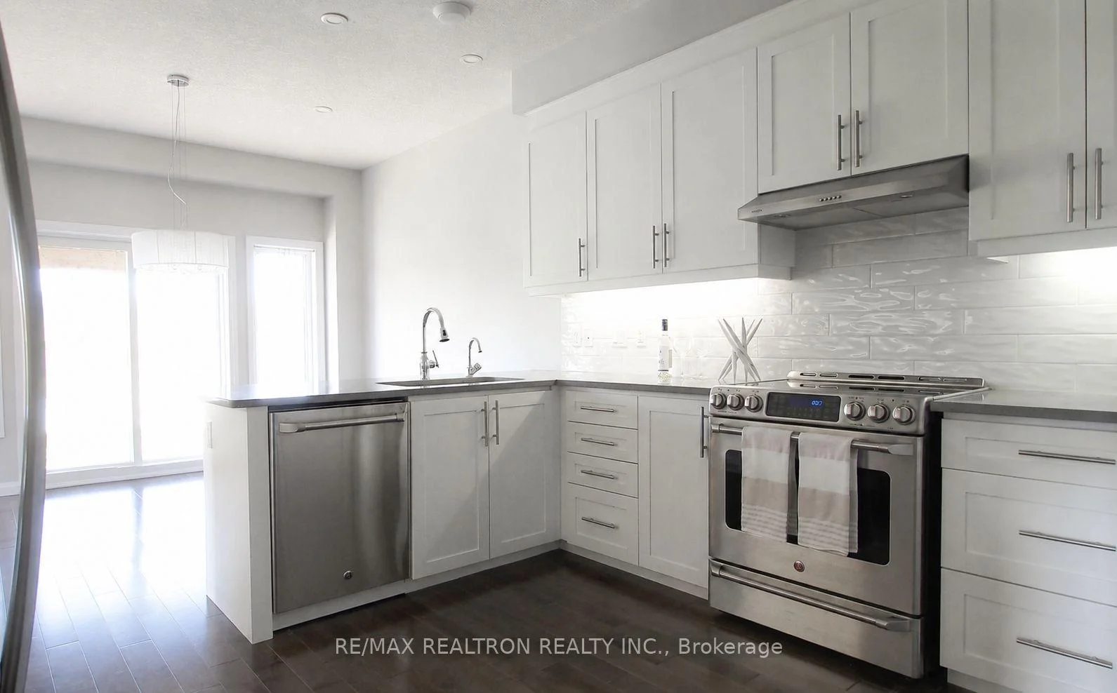 Photo 16 of 537 Sundew Drive, Waterloo, Columbia Forest/Clair Hills — HOMEH