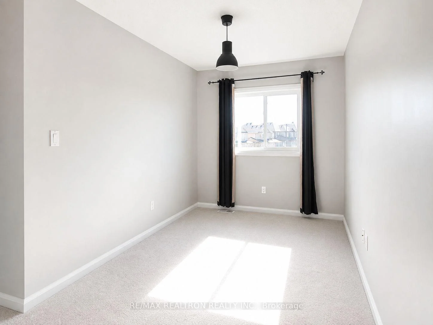 Photo 34 of 537 Sundew Drive, Waterloo, Columbia Forest/Clair Hills — HOMEH