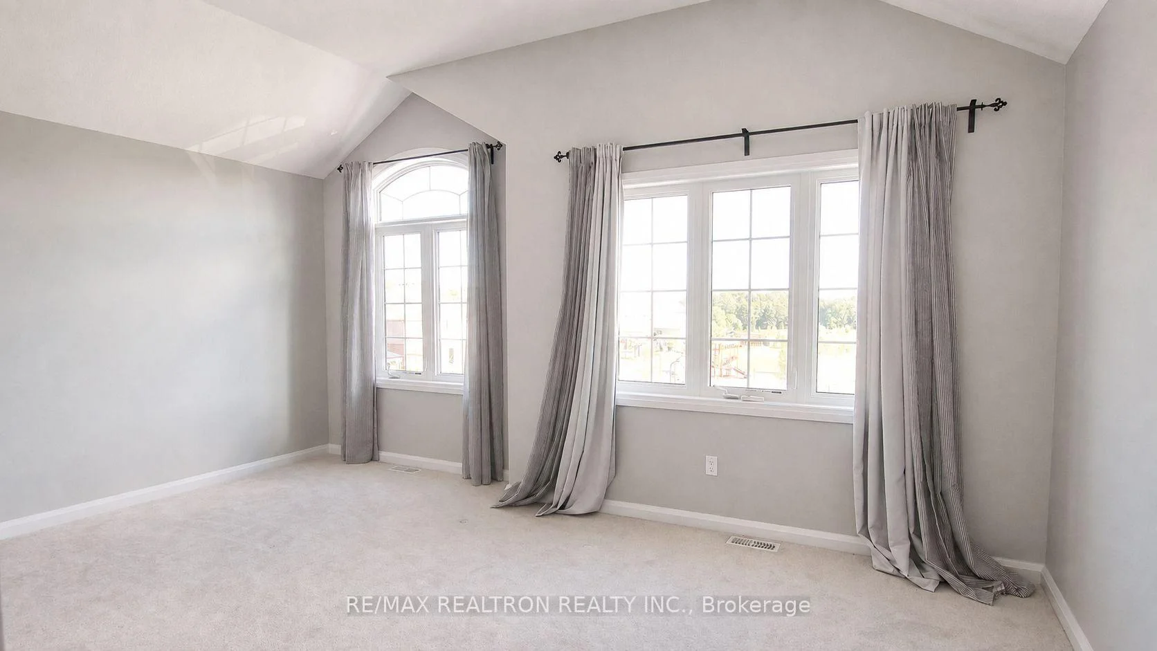 Photo 42 of 537 Sundew Drive, Waterloo, Columbia Forest/Clair Hills — HOMEH