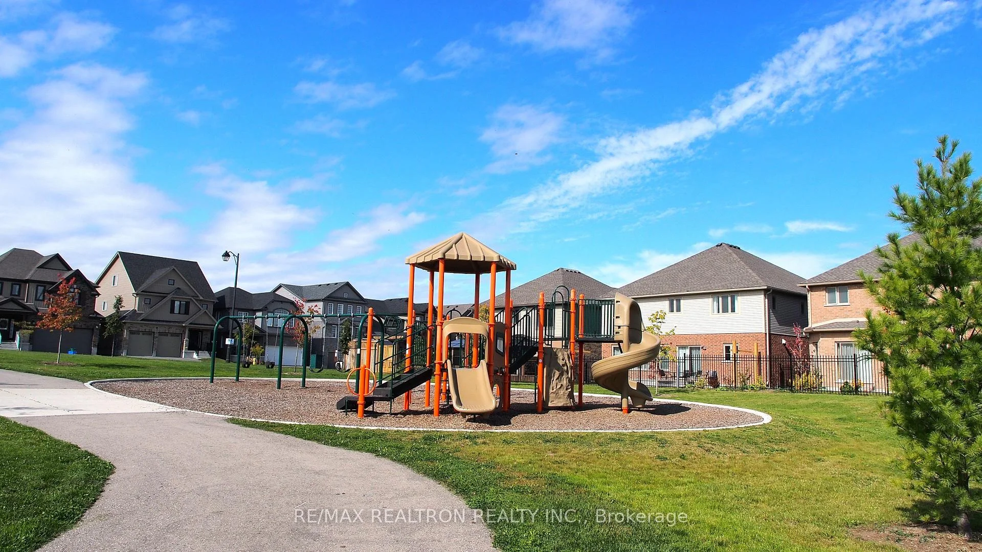 Photo 52 of 537 Sundew Drive, Waterloo, Columbia Forest/Clair Hills — HOMEH