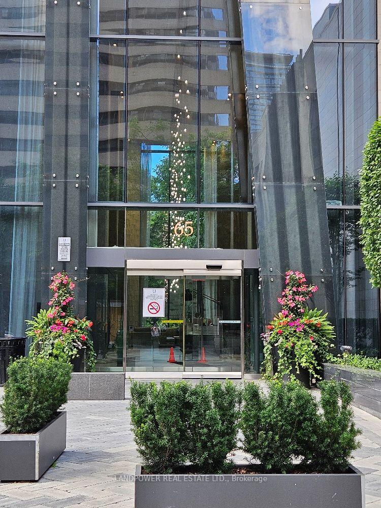 Front of Unit PH6, 65 St Mary Street