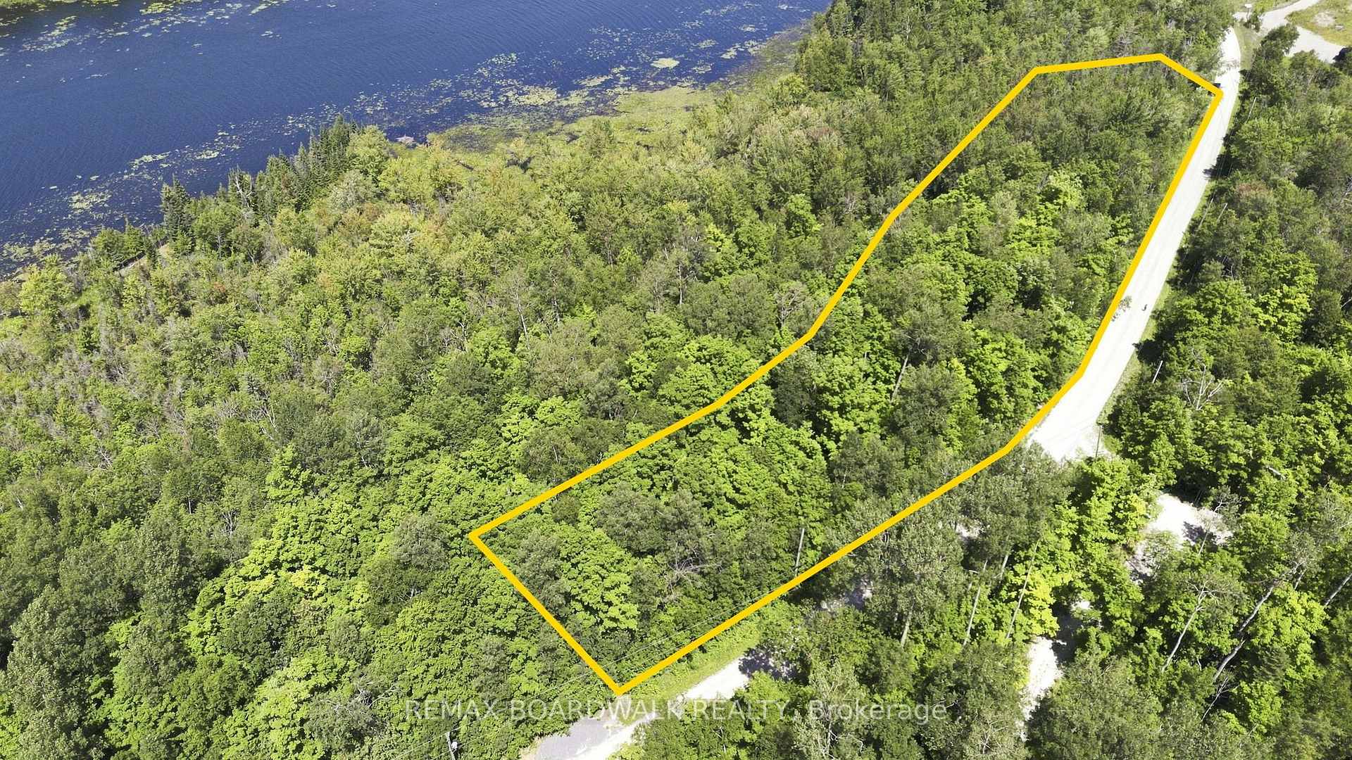 Photo 3 of 1116 Ennis Road, Tay Valley, Bathurst/Burgess & Sherbrooke (Bathurst) Twp — HOMEH