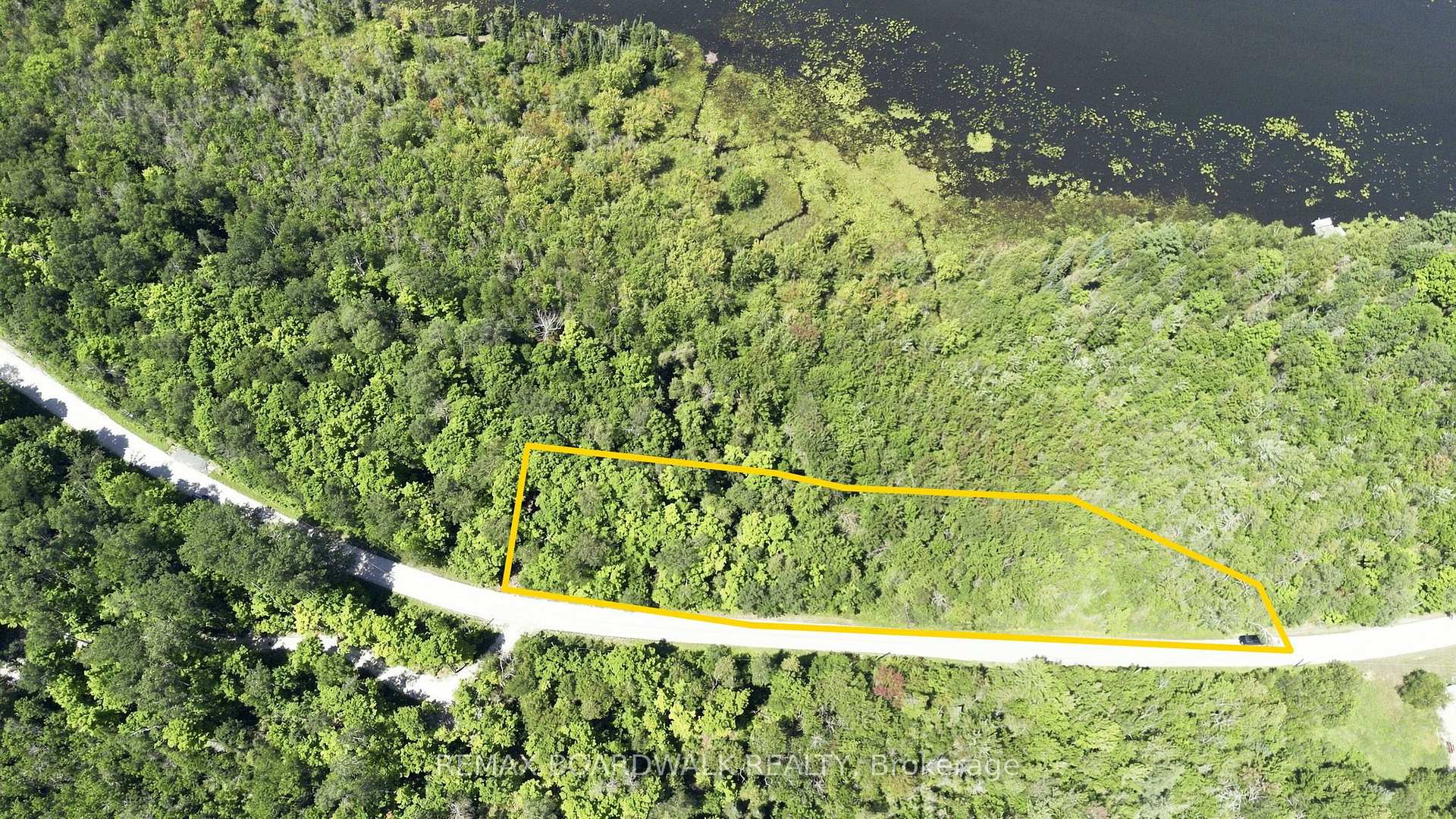 Photo 4 of 1116 Ennis Road, Tay Valley, Bathurst/Burgess & Sherbrooke (Bathurst) Twp — HOMEH