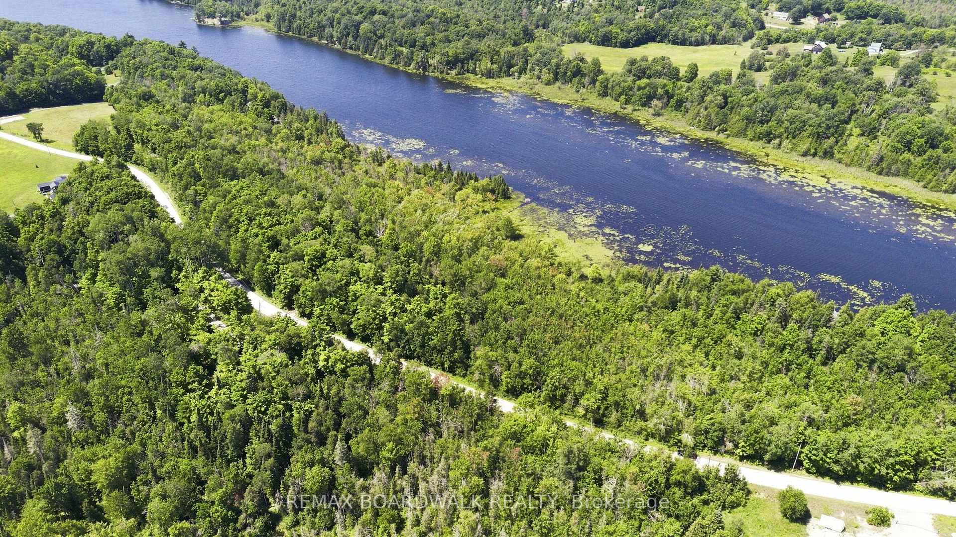 Photo 17 of 1116 Ennis Road, Tay Valley, Bathurst/Burgess & Sherbrooke (Bathurst) Twp — HOMEH