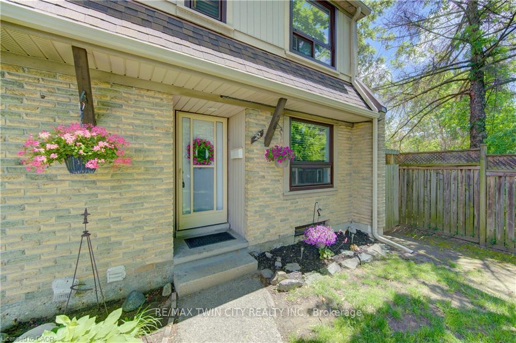 Photo 3 of Unit 22, 280 Thaler Avenue, Kitchener, Chicopee/Freeport — HOMEH