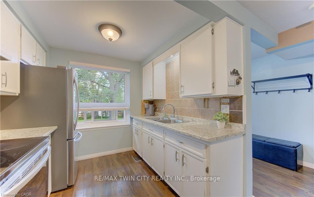 Photo 6 of Unit 22, 280 Thaler Avenue, Kitchener, Chicopee/Freeport — HOMEH