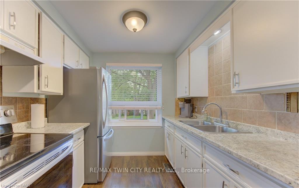 Photo 7 of Unit 22, 280 Thaler Avenue, Kitchener, Chicopee/Freeport — HOMEH