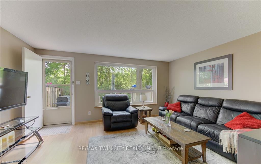 Photo 12 of Unit 22, 280 Thaler Avenue, Kitchener, Chicopee/Freeport — HOMEH