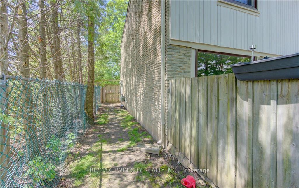 Photo 35 of Unit 22, 280 Thaler Avenue, Kitchener, Chicopee/Freeport — HOMEH